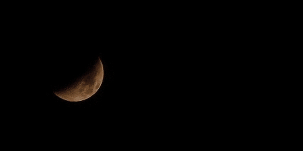 moon-img moon-img